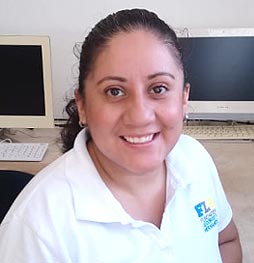 Claudia Vázquez - Responsable de Educación Media y Media Superior Texán de Palomeque - legorretahernandez.com